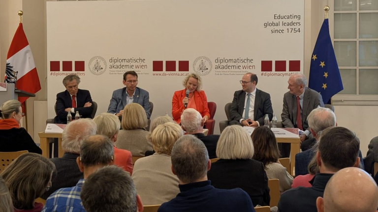 Diplomatische Akademie Wien_25-10-20_12_méretezett2.jpg